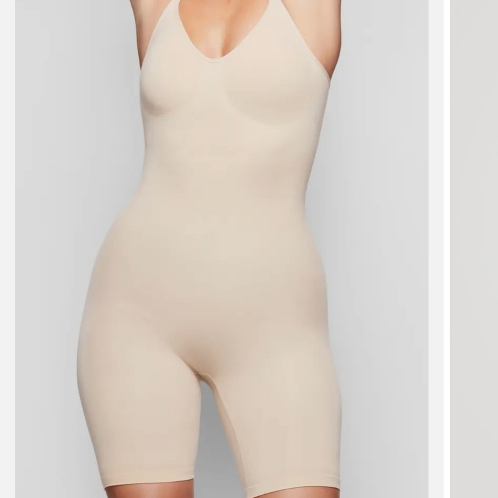 SKIMS sculpting bodysuit xxs/xs